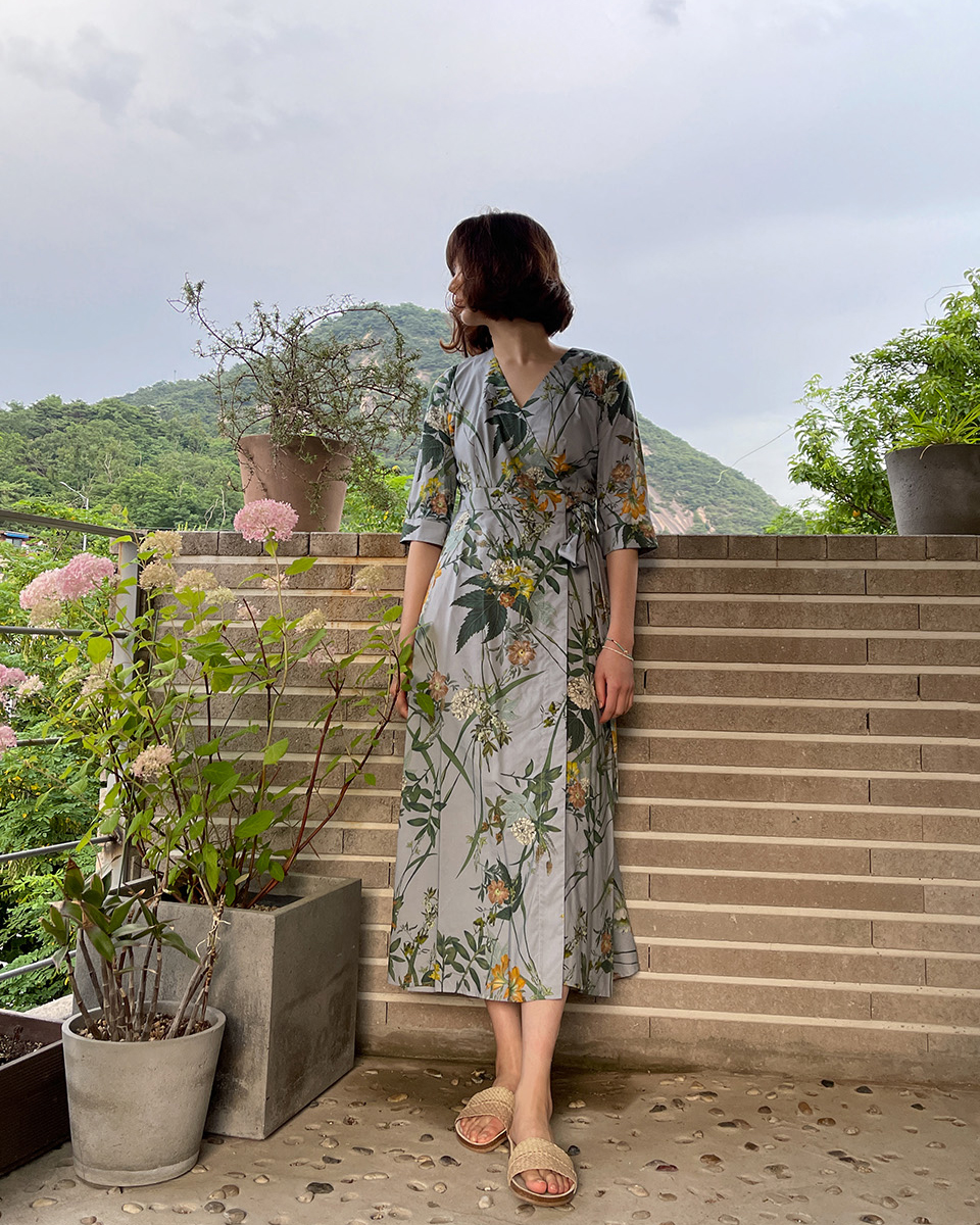 After breakfast at the hotel, go for a walk on the beach<br> botanical rayon wrap skirt