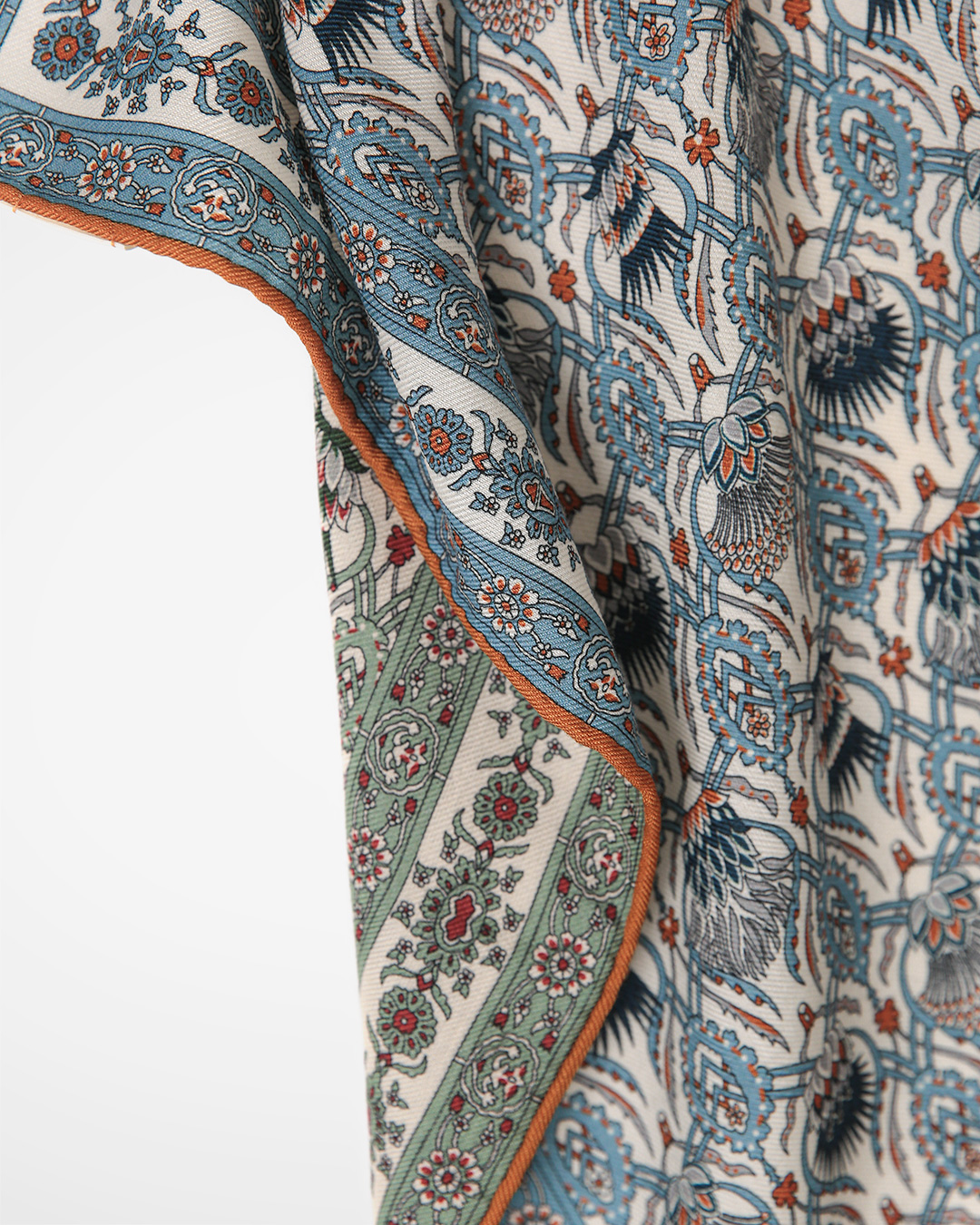A double-sided charm, a single scarf<br> Wool Silk Reversible Scarf