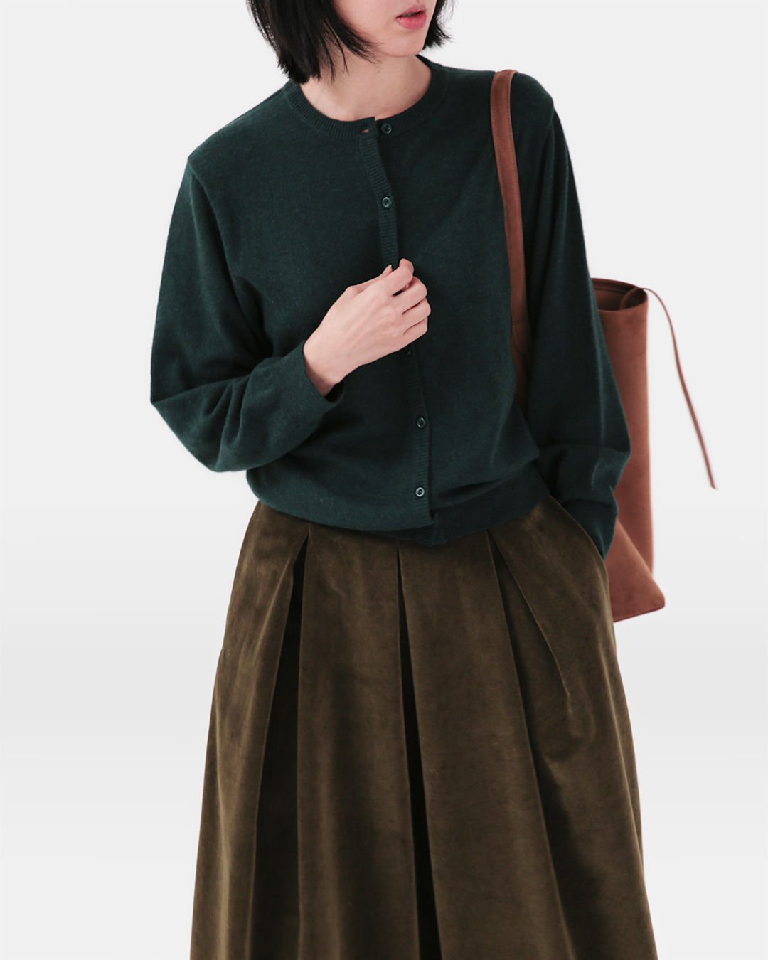 Classic that you won't get tired of wearing every day<br> soft blend round cardigan